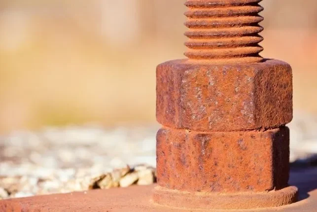 Tornillo muy oxidado
